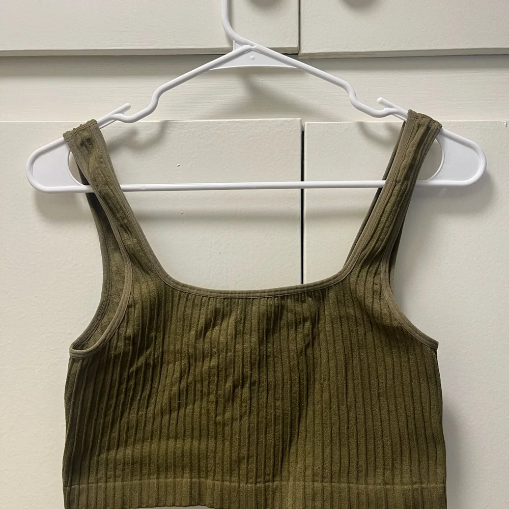 Cropped Ribbed Army Green Tank - Picture 2 of 2